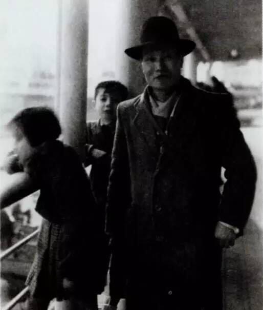 1948年1月28日踏上回国的轮船,6月20日抵北平,被徐悲鸿聘为北平艺专雕塑系教授