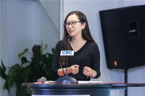《城市·环境·设计》(UED)杂志社执行主编柳青主持并介绍义龙未来城市设计国际竞赛