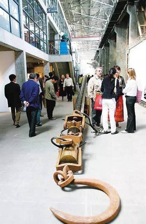 夏和兴,《杆秤之二》, 木、铁、铜 ,1000cm ,2007年