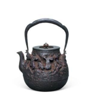 江户时期 龙文堂造荒岩肌长闲形铁壶