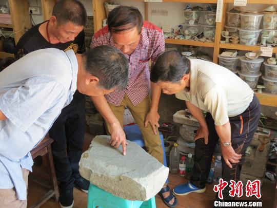 专家勘测石碑 临海宣传部