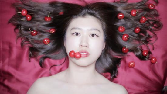 陈思雨、《切肤之痛》《Keenly felt pain》、1920 pixel x 1080 pixel、影像、2017 (2)