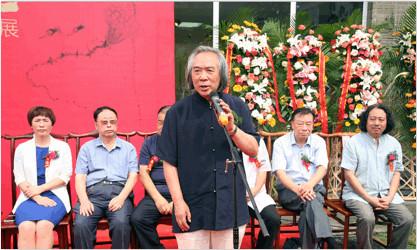 天津市中国画学会会长、天津美术学院教授霍春阳致辞。