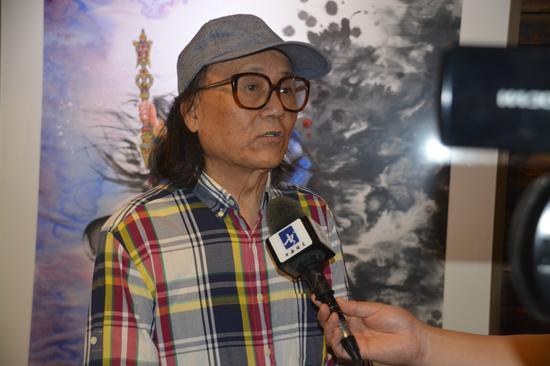 石齐先生接受书画频道采访