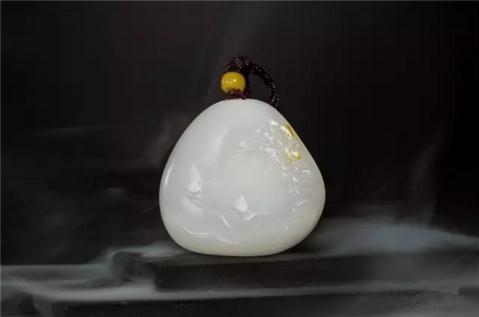瞿利军 羊脂玉籽料比翼双飞挂件 尺寸:4.8×4.4×2.3cm 72g