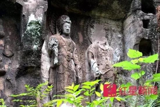 8月28日,安岳县木鱼山摩崖造像,佛头已被盗的佛像。本文图片均来自红星新闻