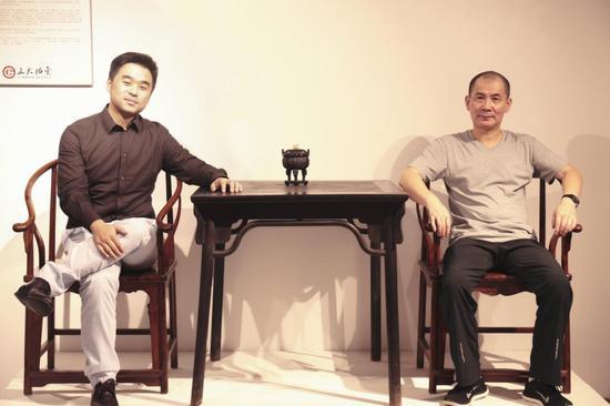 ▲马庆华大师和南京正大拍卖董事长龚雅闻先生