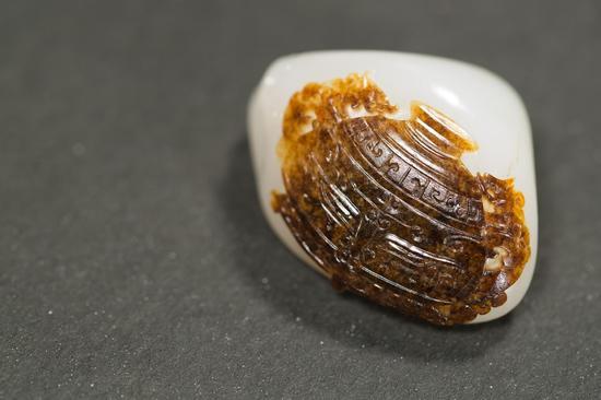 崔磊 和田玉籽料饕餮挂件