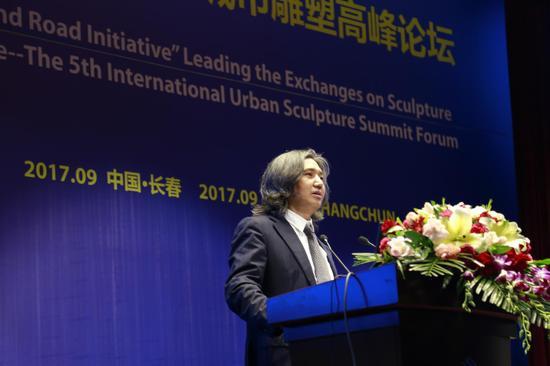 吴为山作峰会总结
