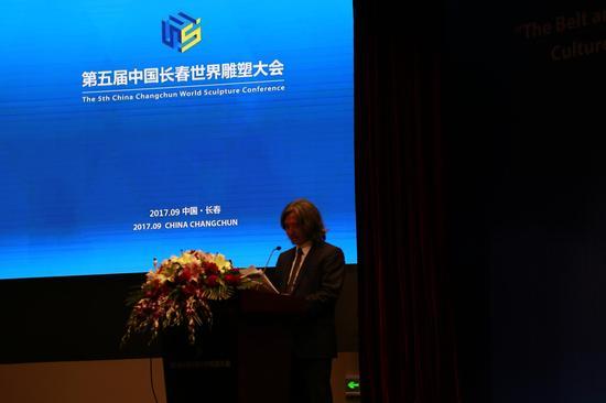 吴为山主持论坛