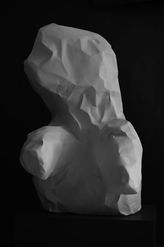 《躯干》玻璃钢,130X96X93cm,2017年