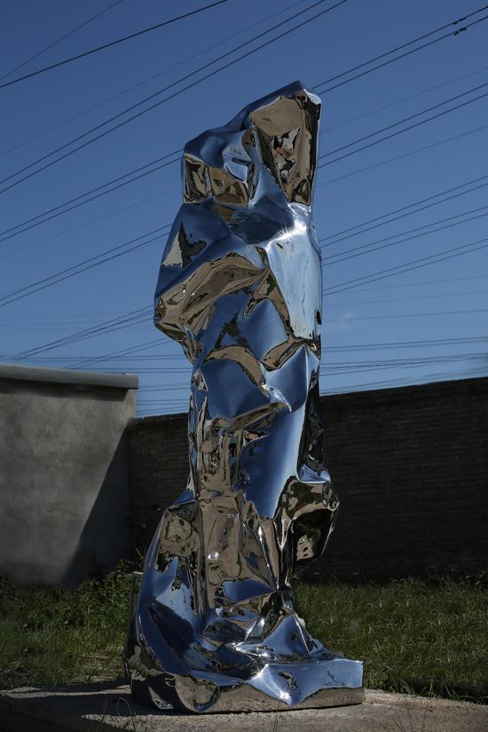 《奴隶》不锈钢,高:240cm,,2017年