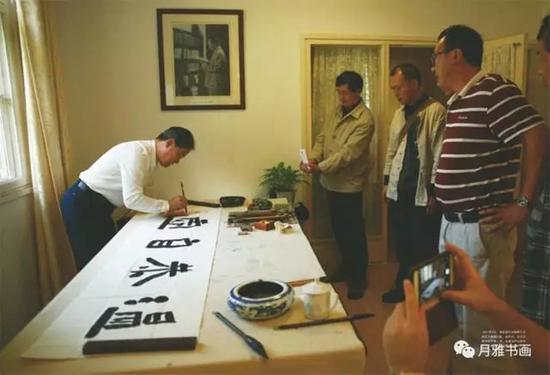 刘成在庐山毛主席旧居卢林一号即兴书:温恭自虚