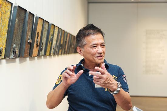 艺术家曾英栋