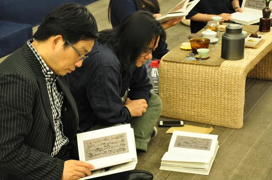 徐迪旻馆长与艺术家张肇达