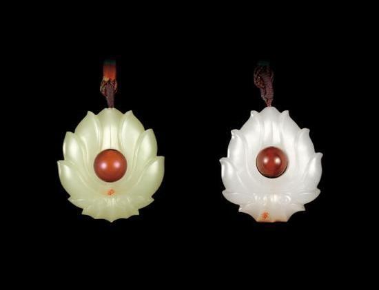颜桂明 莲花佩挂件(一对)