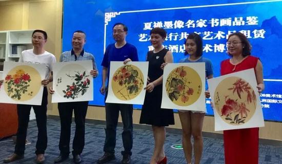 《重庆酒店艺术博览会》参展作品预展和预售现场