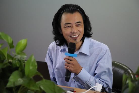 中国艺术乡村研究所所长,天津美术学院影像系副主任陈红汗做“艺术乡村顶层设计与方法论”主题演讲