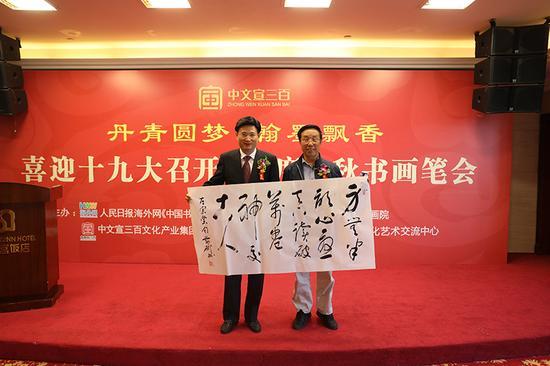 魏良鹏与黄彬合影