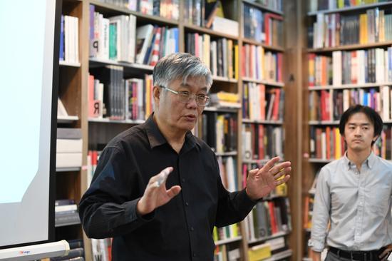 中央美术学院教授龚继遂在现场致辞