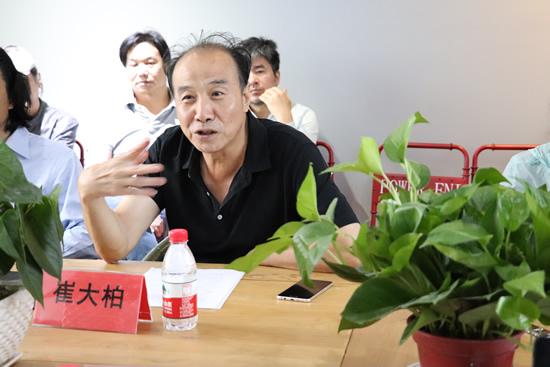 宋庄小堡村党委书记崔大柏做“宋庄艺术小镇的发展历程”主题演讲