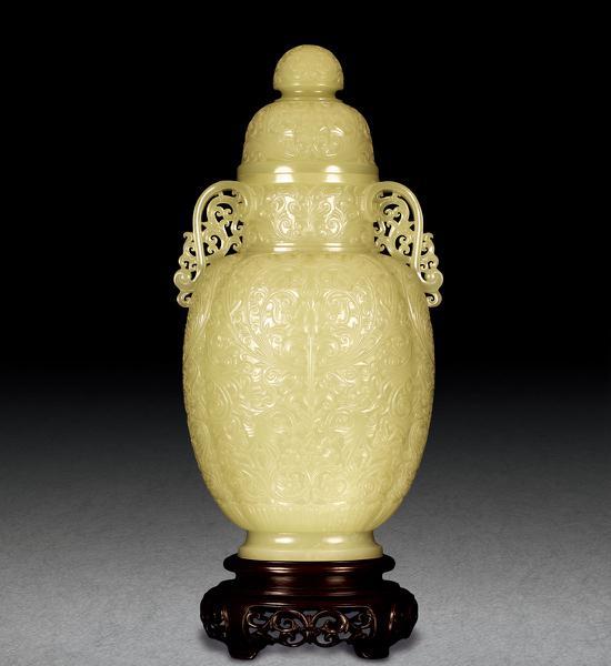 黄玉缠枝花卉纹双耳瓶 尺寸:30cm, high