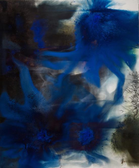 《蓝》,2017。火药、帆布,183x152.5cm赵小意摄,蔡工作室提供