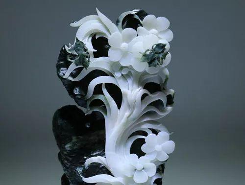 白色独山玉巧雕作品