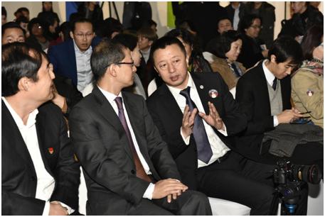 左起:北京市西城区副区长翟翼;文化部对外文化联络局副局长郑浩 ;艺术节秘书长,繁星戏剧村创始人樊星