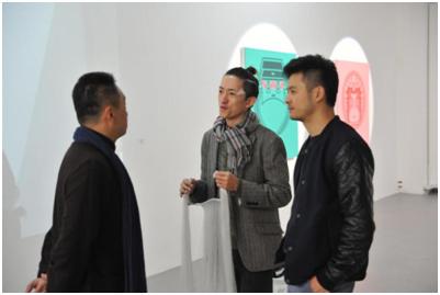 左起:策展人之一:周龙,编舞:牛俊杰;舞蹈演员:张翼翔