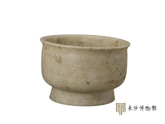 白玉簋 河南安阳小屯妇好墓出土 中国社会科学院考古研究所藏