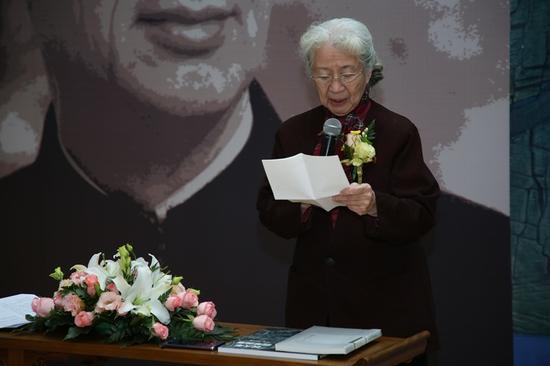 前中央工艺美术学院(现清华大学美术学院)院长常沙娜致辞
