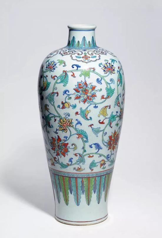 ★1150 清乾隆 斗彩缠枝莲纹大梅瓶