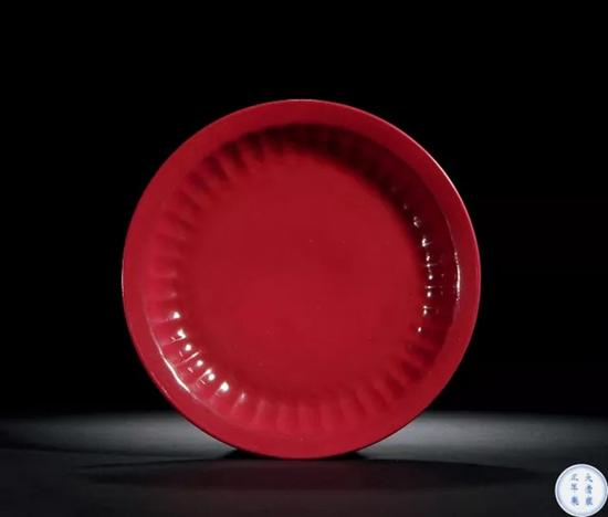 ★1235 清雍正 胭脂红菊瓣折沿盘