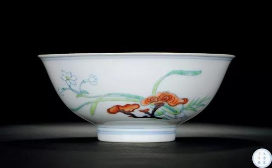 ★1149 清雍正 斗彩水仙灵芝纹碗