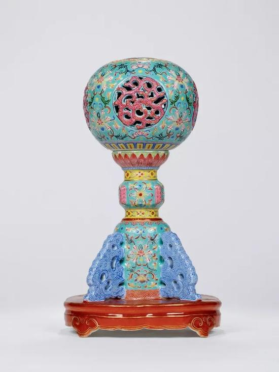 ★1162 清乾隆 粉彩镂空玲珑帽架