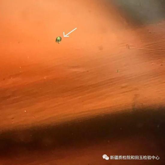 (上图)异形气泡,带有干涉色
