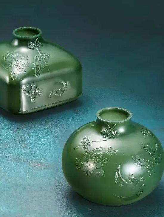 16616 范栋强 青玉薄胎龙凤呈祥对瓶