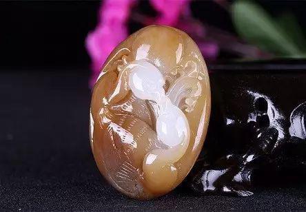糖玉俏色雕件