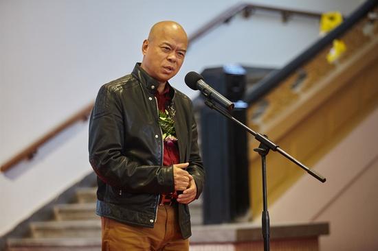 云南美术家协会主席、云南美术馆馆长罗江
