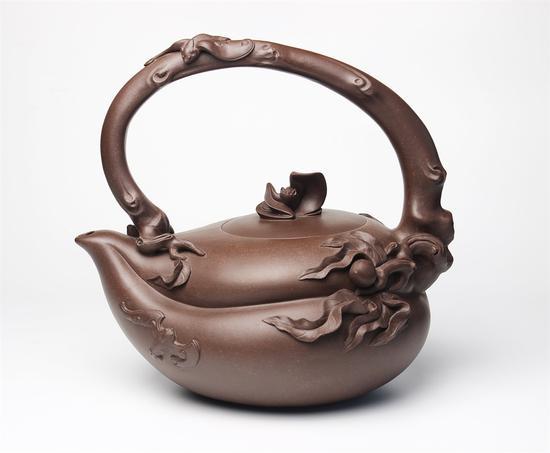 艺术家鲍青作品 五福壶 泥料:紫泥 年代:2001 容量:1000 CC