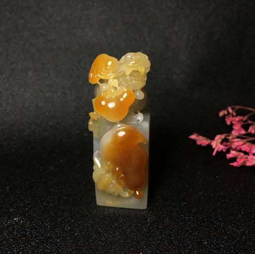 翡翠印章 尺寸:长63.9 宽29 厚22mm