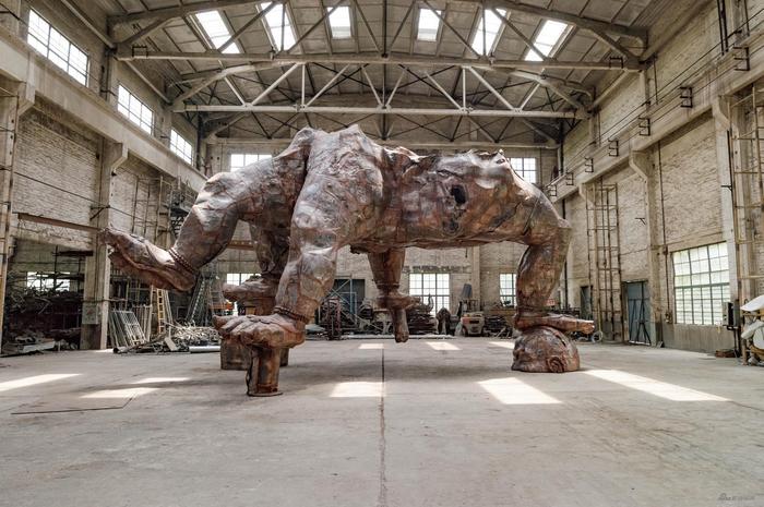 张洹,冬宫佛, 2019,铜和钢, 1210 x 910 x 630 cm; 476 x 358 x 248 in,7800 kg_1