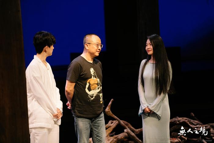 新乐府创始人卢中强(中)