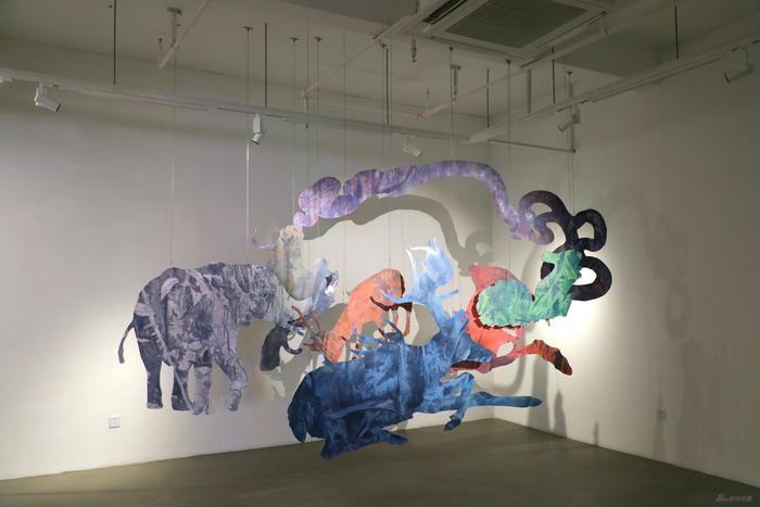 《有虎图》 徐振邦 板上绘画装置(丙烯、喷漆、激光造型切割雪弗板,尺寸可变) 2020