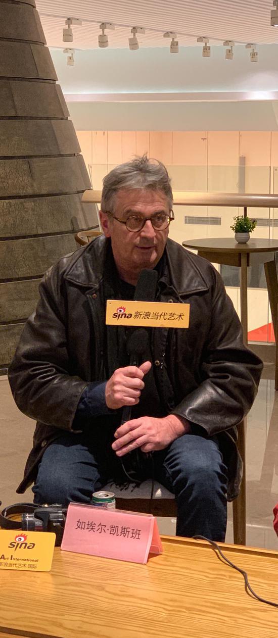 研讨会现场:法国巴黎大皇宫策展人之一如埃尔·凯斯班发言