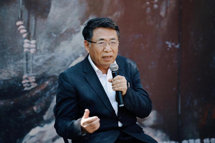 杨飞云:中国艺术研究院油画院院长,博士生导师。中国美术家协会理事,中国油画学会副主席,中央美术学院客座教授、本次展览学术主持