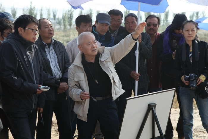 2013年李小可在乌海带学生写生、讲课