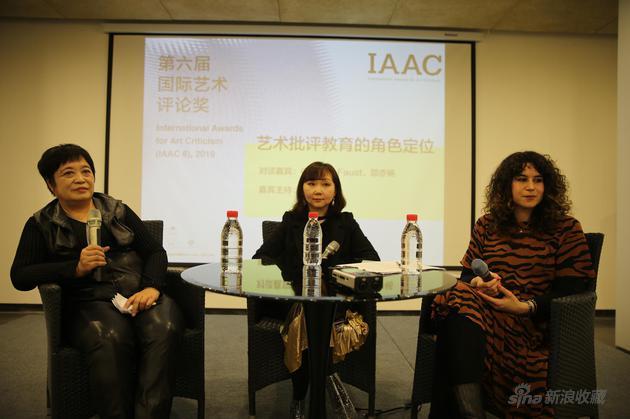 对谈:艺术批评教育的角色定位 右起:Chantal Faust 、邵亦杨、凌敏