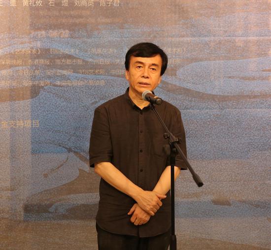 广东省美术家协会副主席、深圳市文联专职副主席梁宇开幕致辞